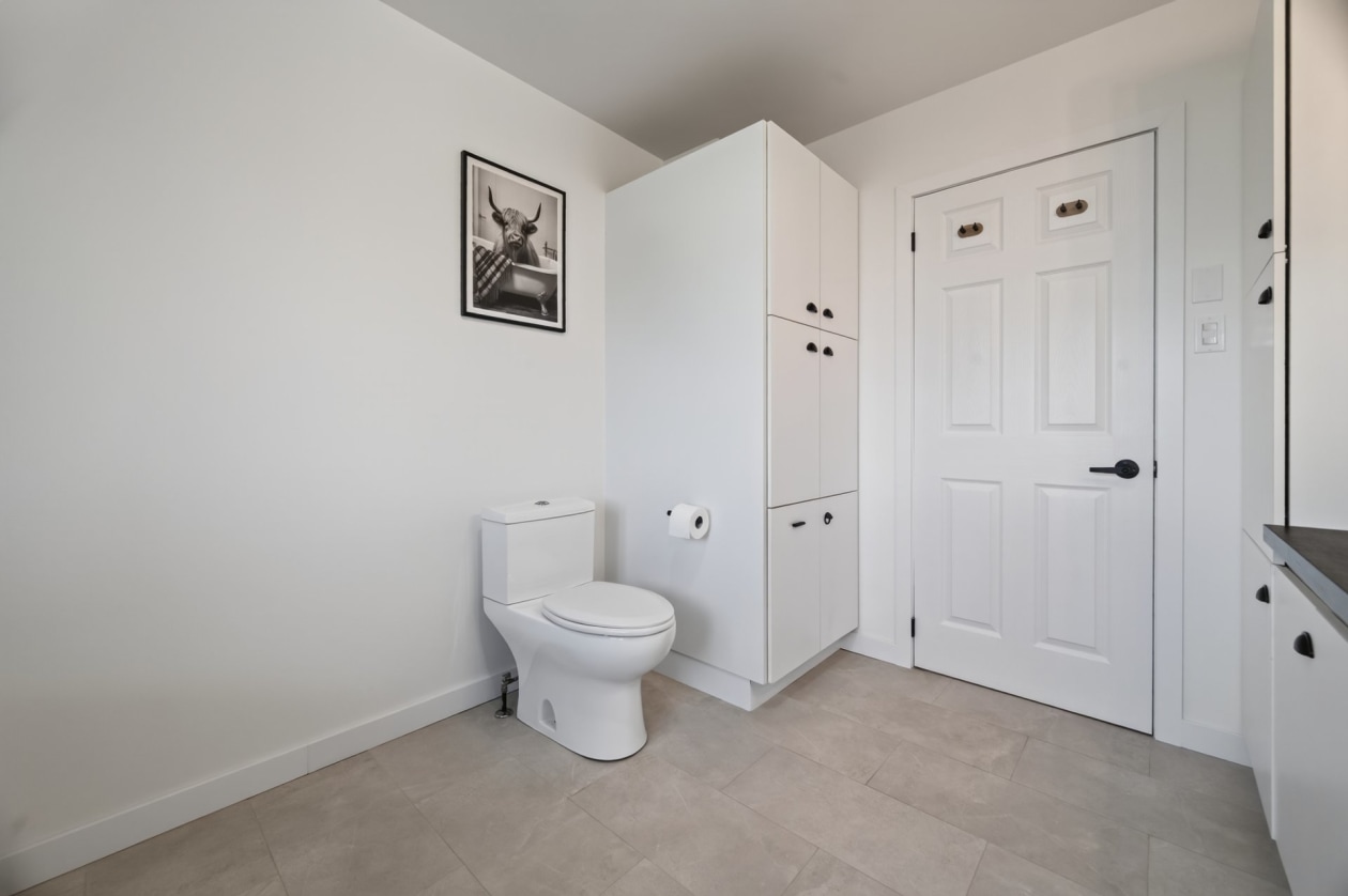 Salle de bains — 295 Route 132 E., Sainte-Luce
