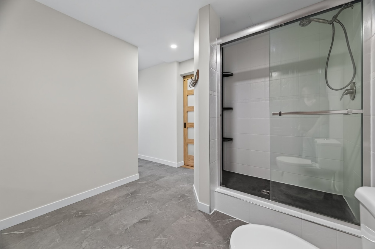 Salle de bains — 295 Route 132 E., Sainte-Luce