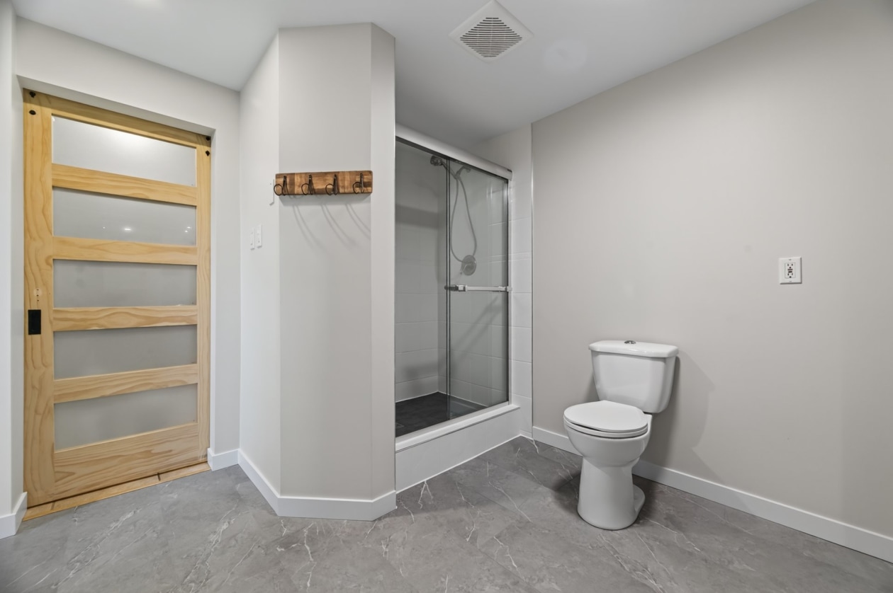 Salle de bains — 295 Route 132 E., Sainte-Luce