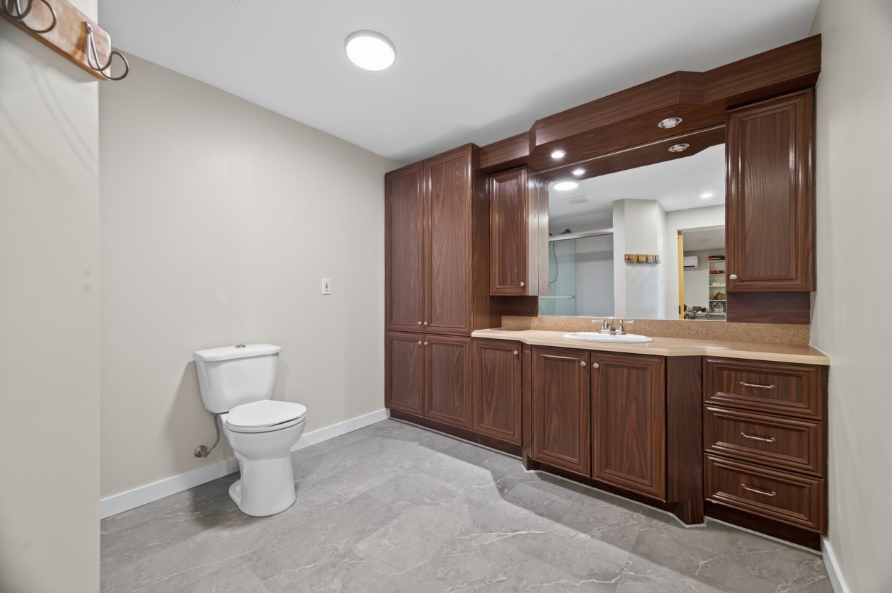 Salle de bains — 295 Route 132 E., Sainte-Luce
