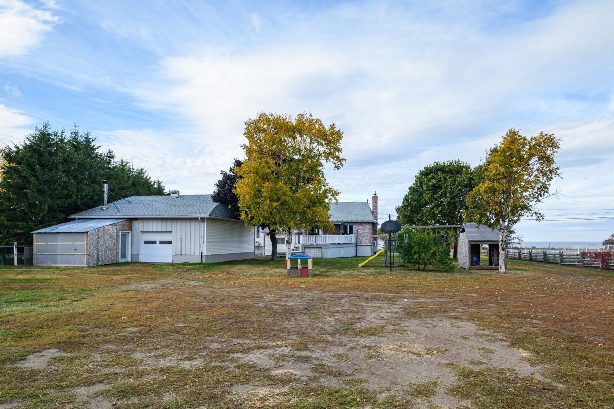 Garage — 295 Route 132 E., Sainte-Luce