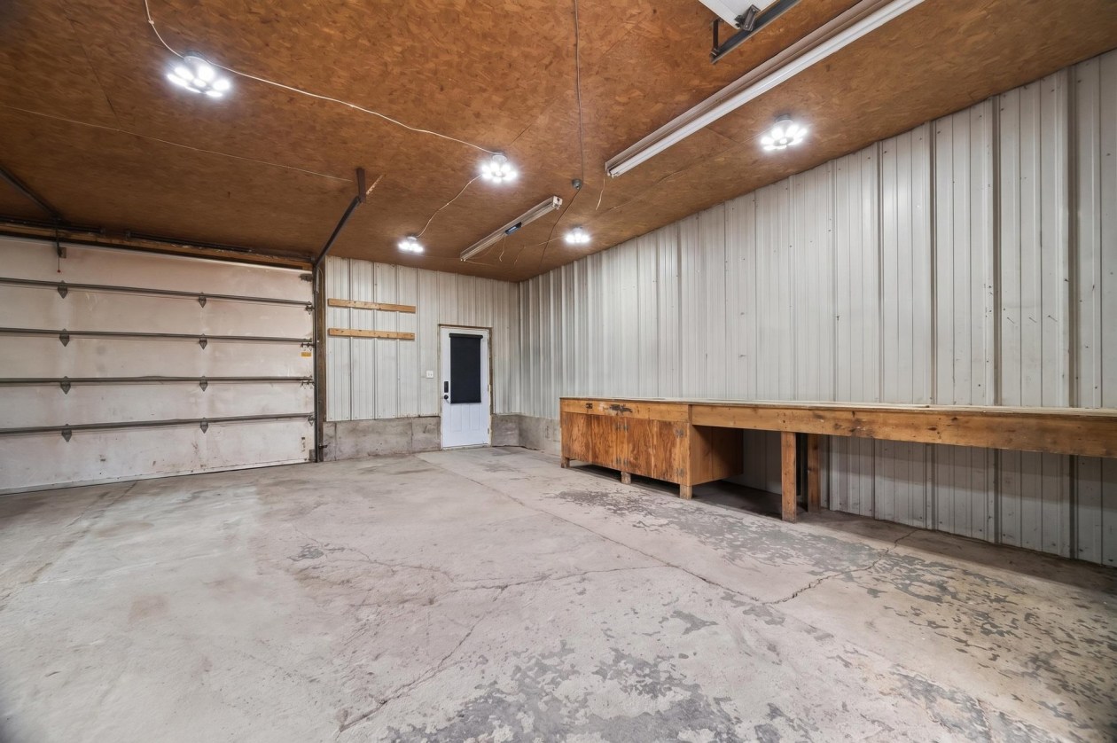 Garage — 295 Route 132 E., Sainte-Luce