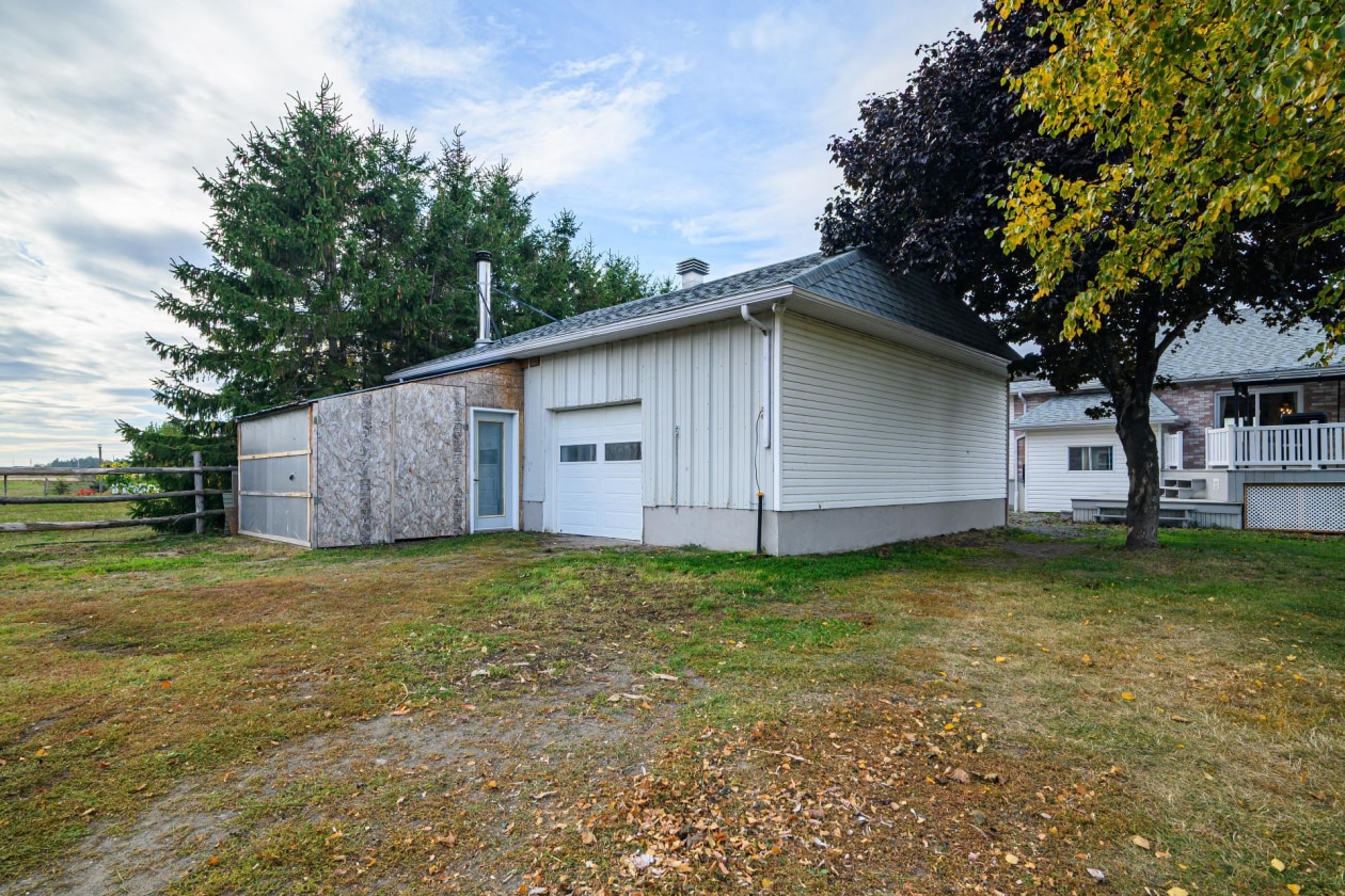 Garage — 295 Route 132 E., Sainte-Luce