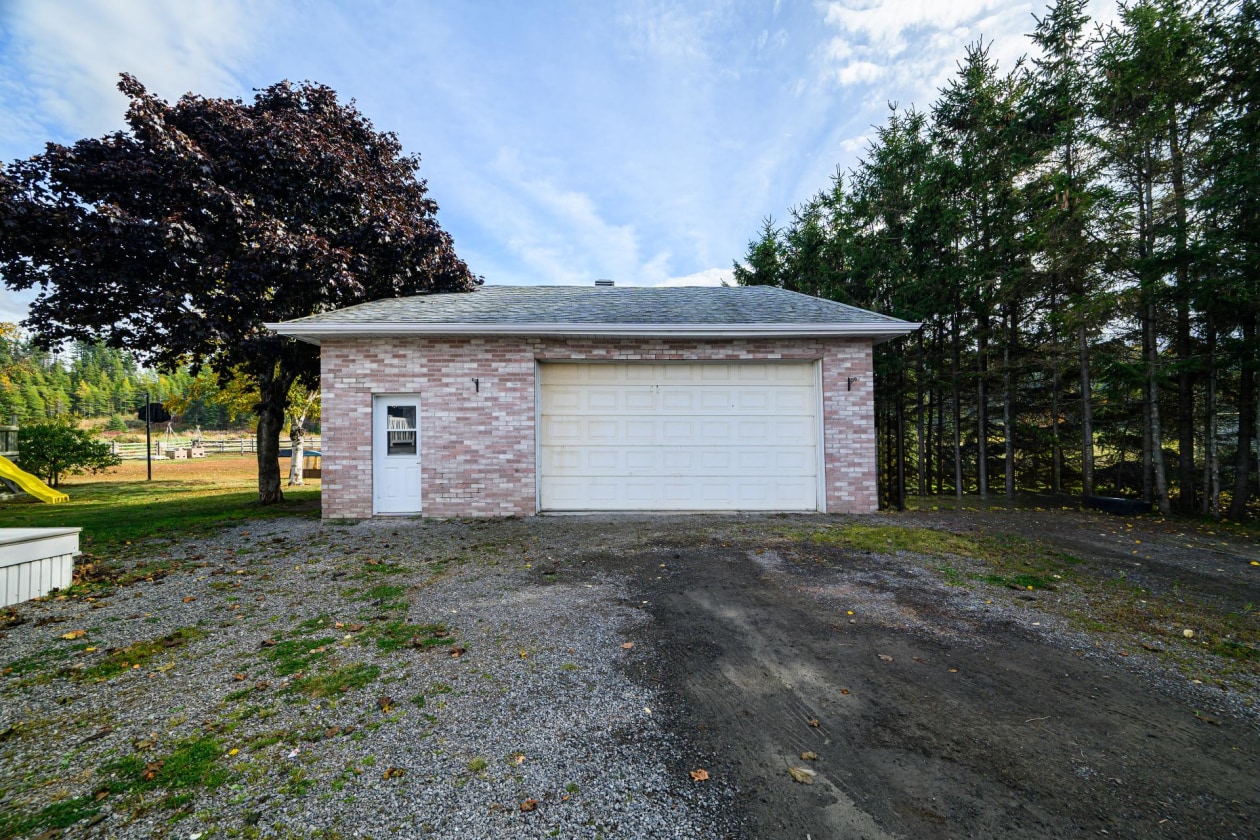 Garage — 295 Route 132 E., Sainte-Luce