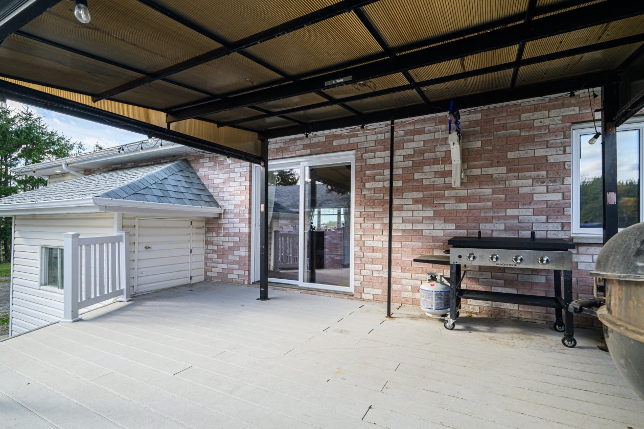 Terrasse — 295 Route 132 E., Sainte-Luce