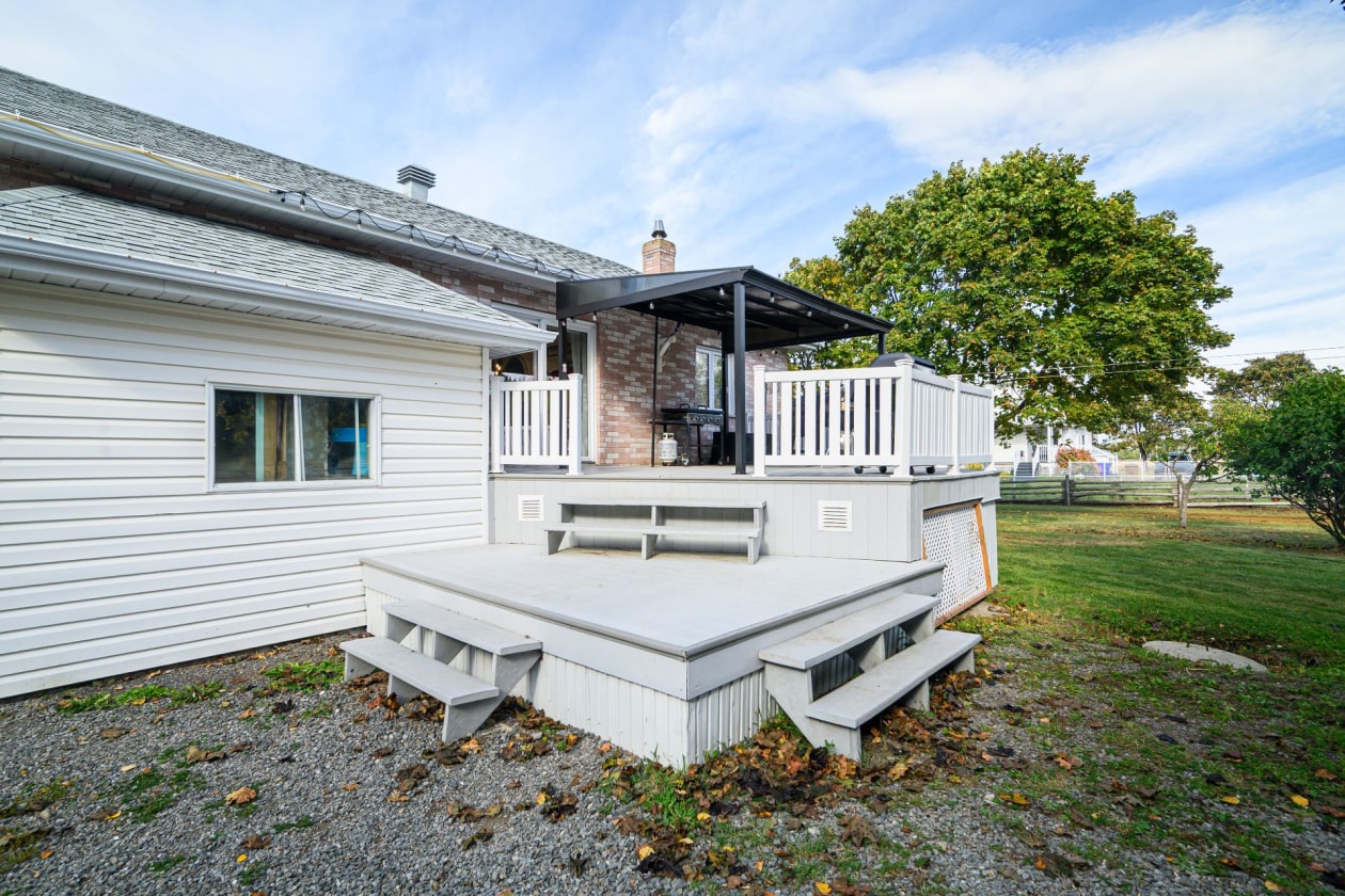 Terrasse — 295 Route 132 E., Sainte-Luce