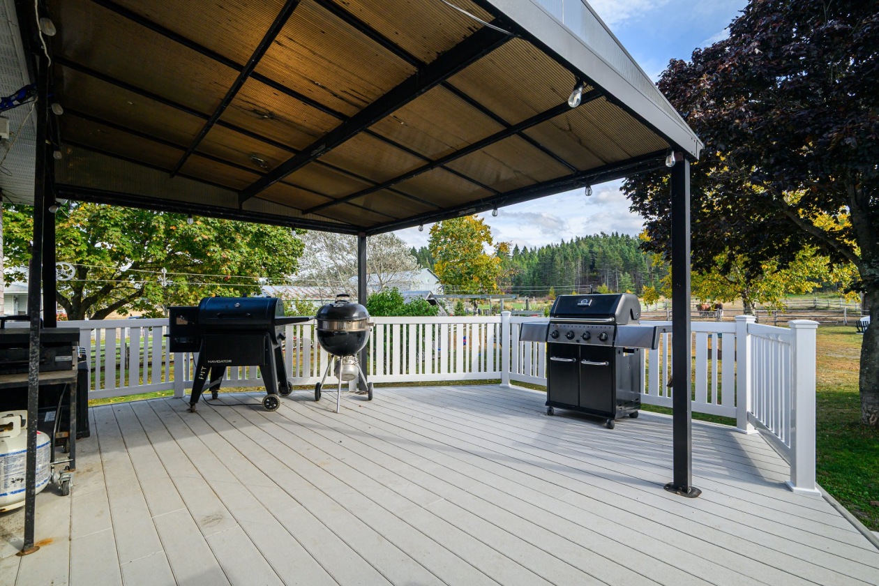 Terrasse — 295 Route 132 E., Sainte-Luce