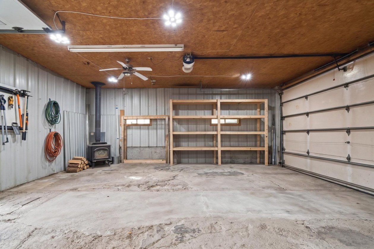 Garage — 295 Route 132 E., Sainte-Luce