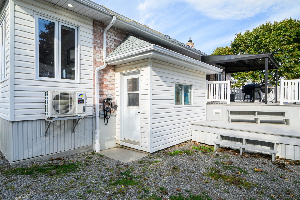 Entrée extérieure — 295 Route 132 E., Sainte-Luce