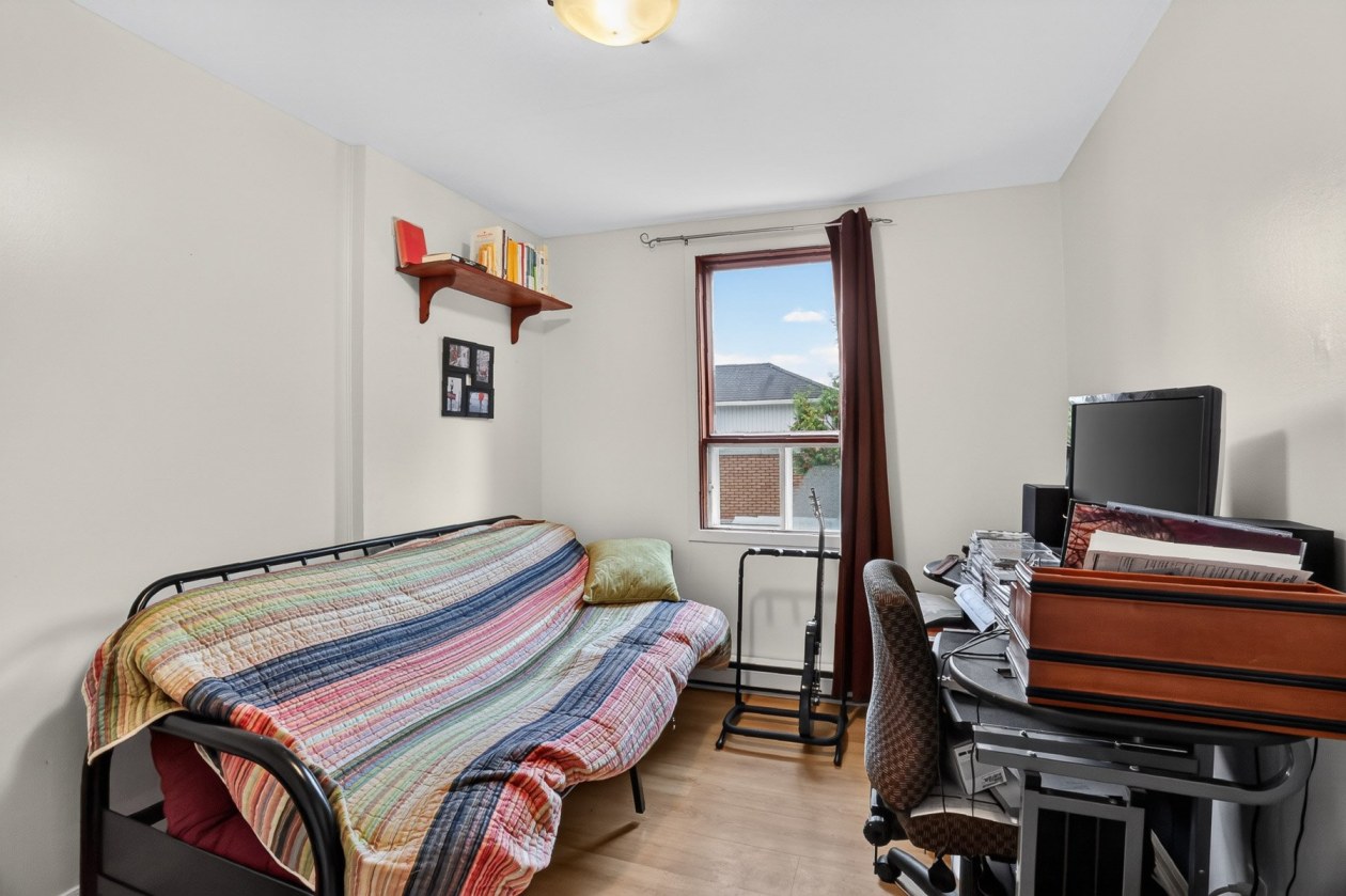 Chambre à coucher — 5121 - 5125 Ch. des Pionniers, Shawinigan