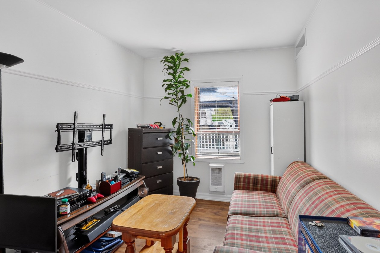 Salon — 5121 - 5125 Ch. des Pionniers, Shawinigan