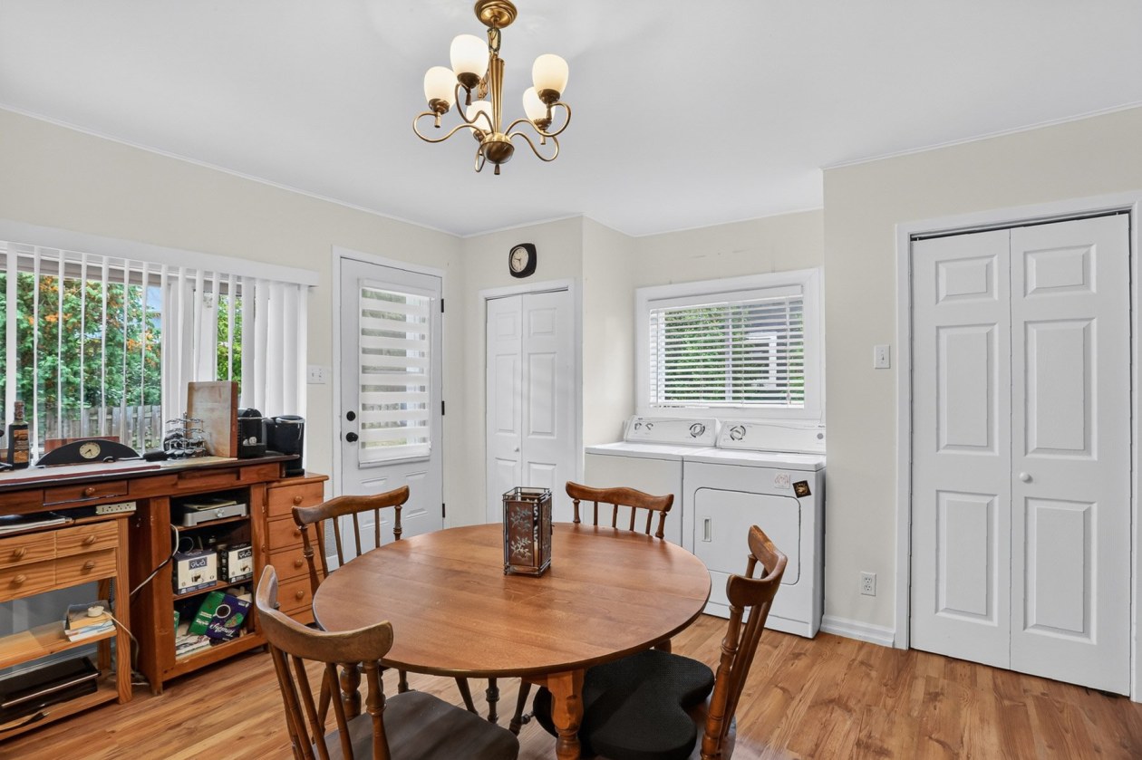 Salle à manger — 5121 - 5125 Ch. des Pionniers, Shawinigan
