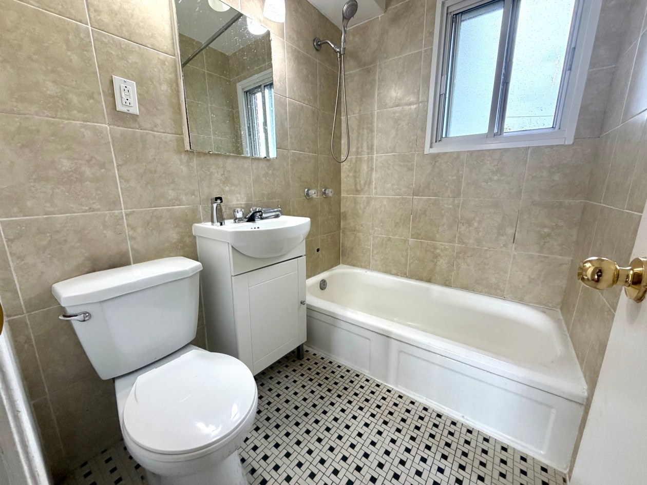 Salle de bains — 2380 Rue Duff Court, Montréal