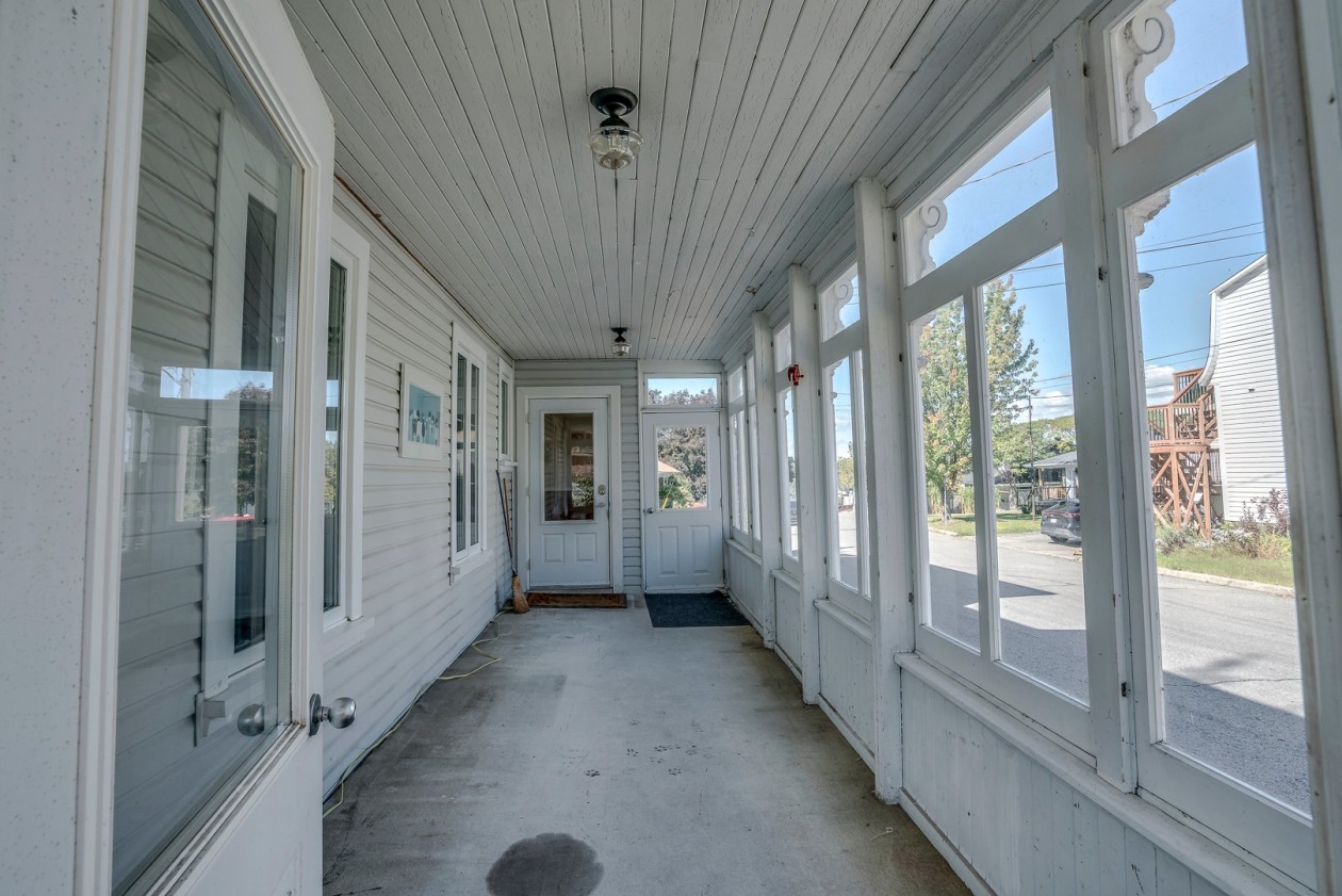 Boudoir — 5029 - 5033 Rue St-Georges, Lévis