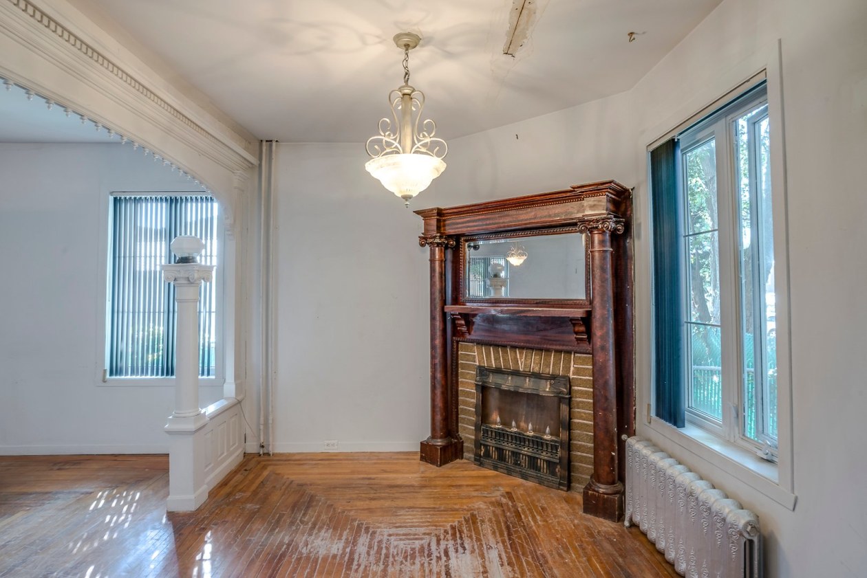 Salon — 5029 - 5033 Rue St-Georges, Lévis