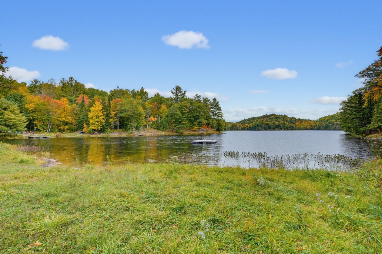 Accès au plan d'eau — 74 Ch. du Rouge-Gorge, Val-des-Monts