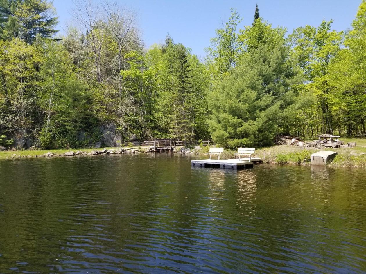 Accès au plan d'eau — 74 Ch. du Rouge-Gorge, Val-des-Monts