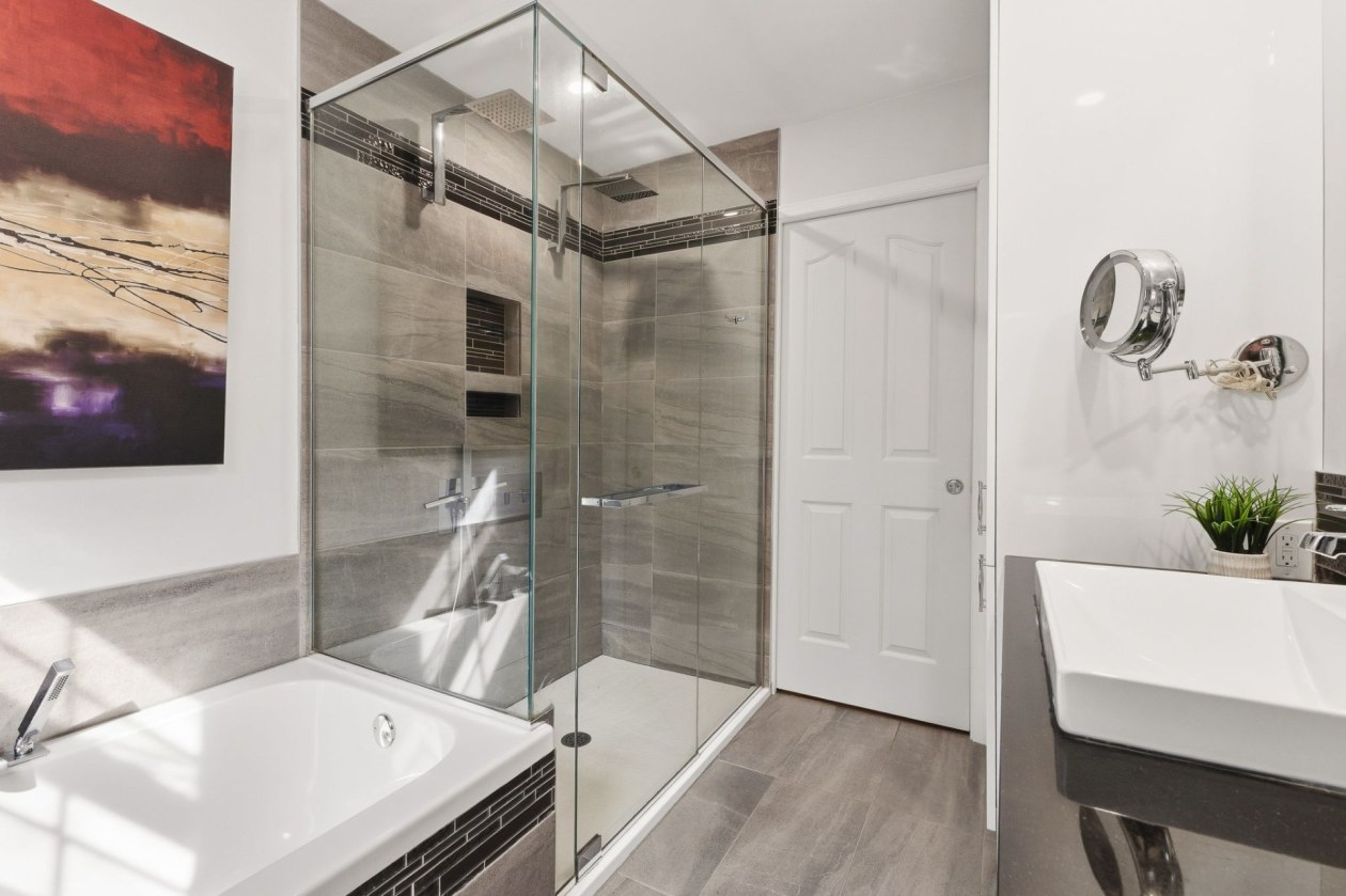 Salle de bains — 605 Rue O'Neil, Gatineau