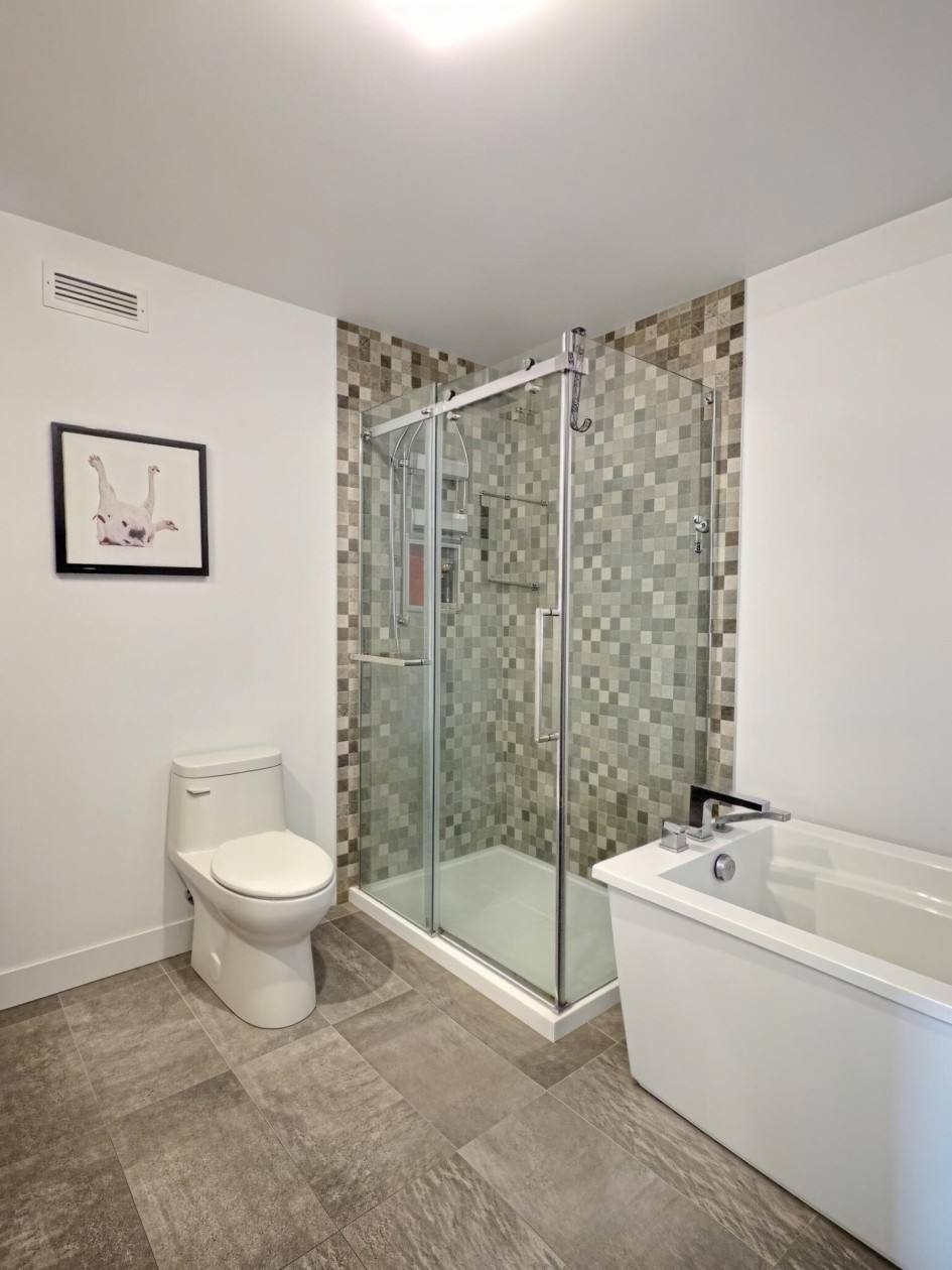 Salle de bains — 812 Rue Monique-Saint-Pierre, Trois-Rivières