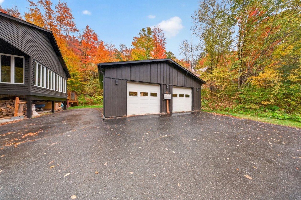 Garage — 135Z Ch. du Lac-Nick, Bolton-Est
