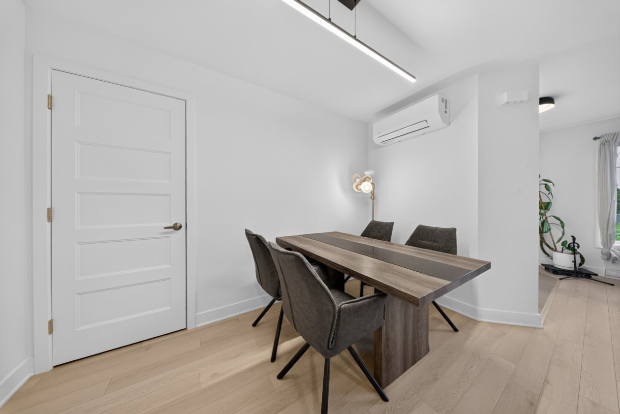 Salle à manger — 185 Mtée du Comté, Les Coteaux