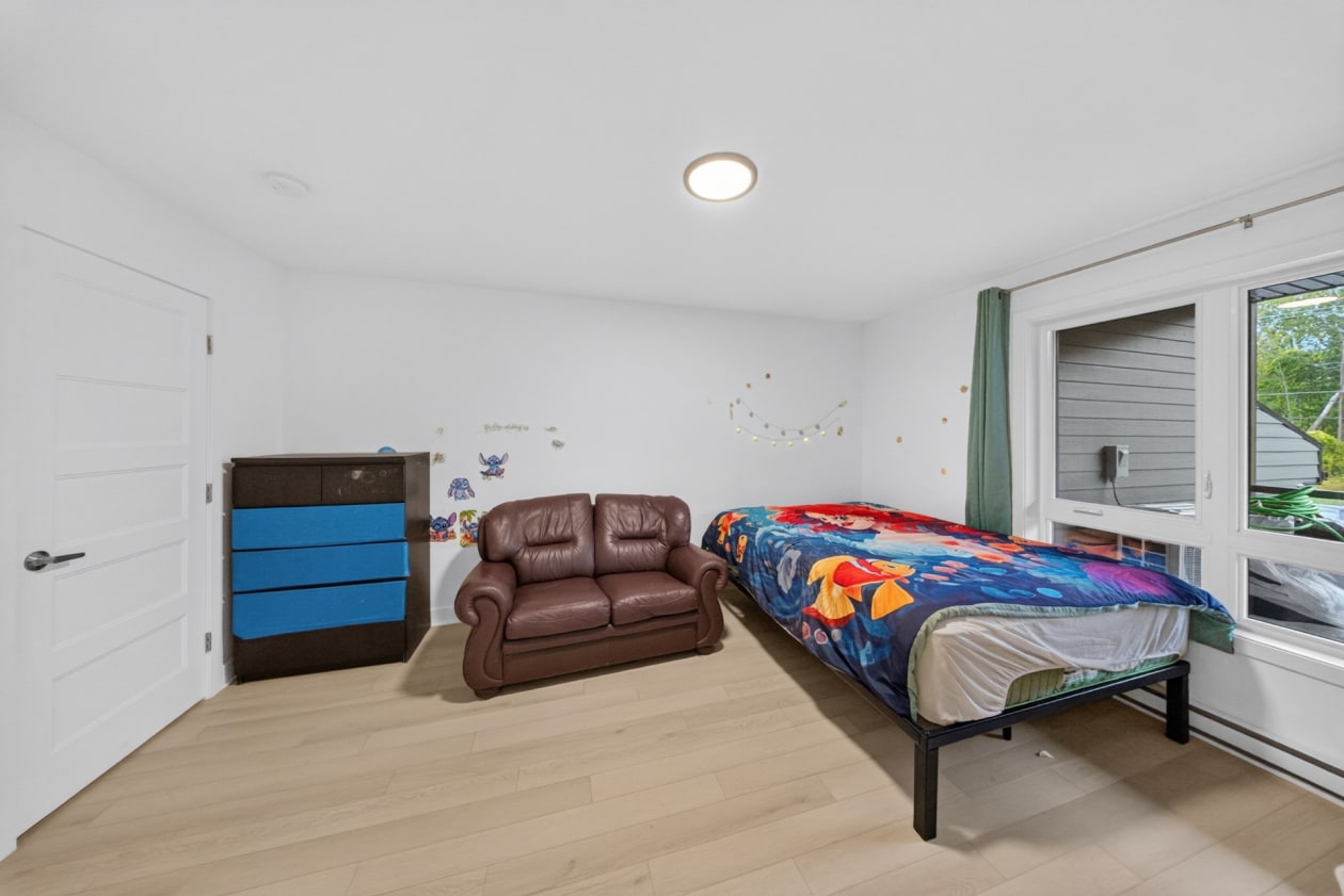 Chambre à coucher — 185 Mtée du Comté, Les Coteaux