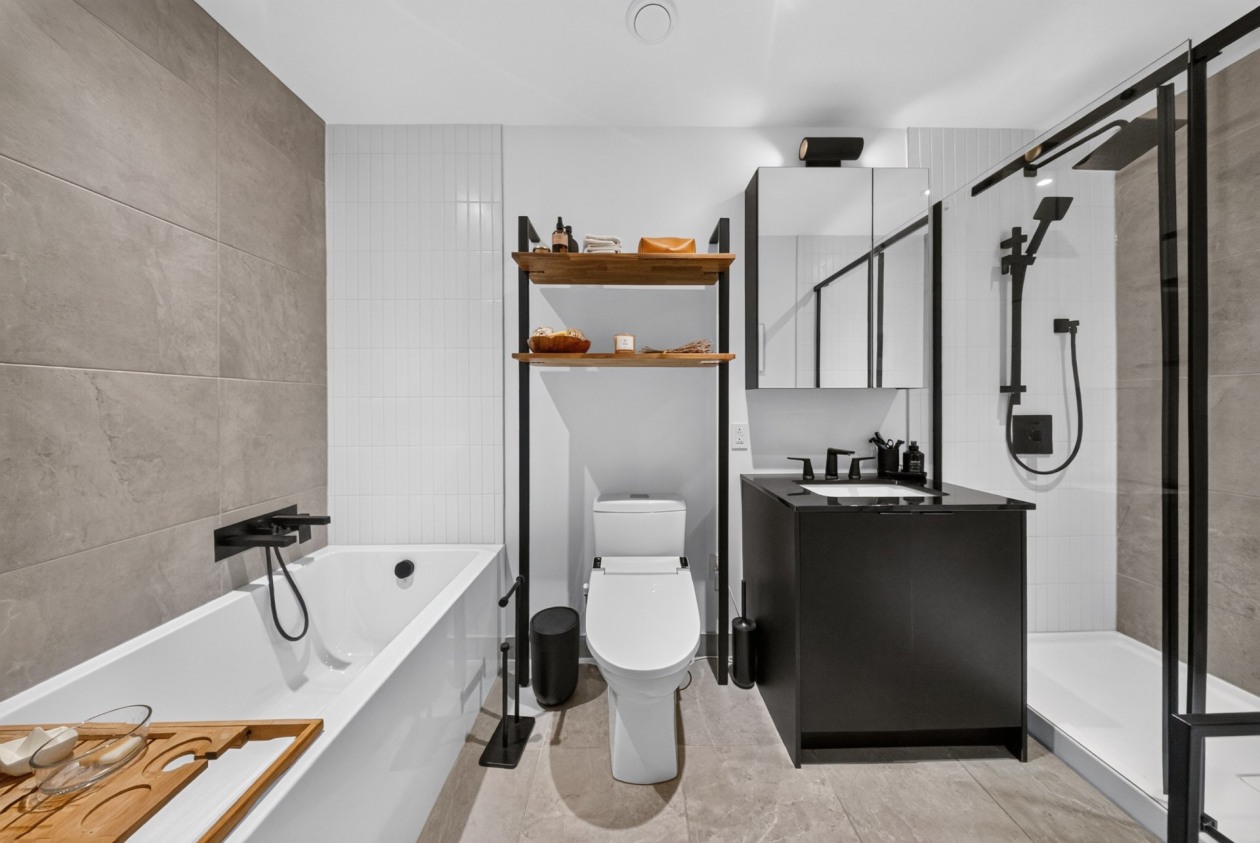 Salle de bains — 4240 Rue Augustin-Frigon, Montréal