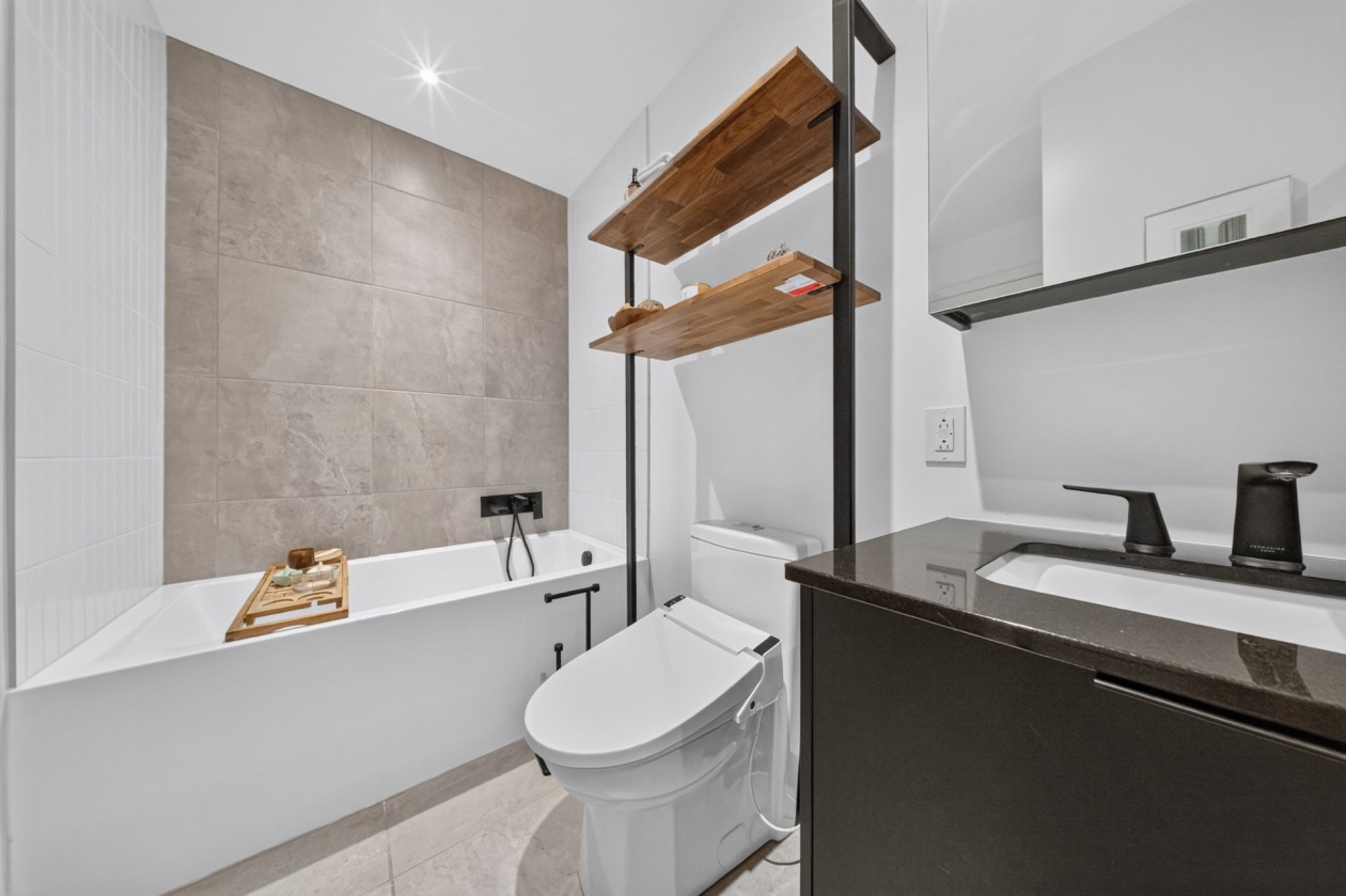 Salle de bains — 4240 Rue Augustin-Frigon, Montréal