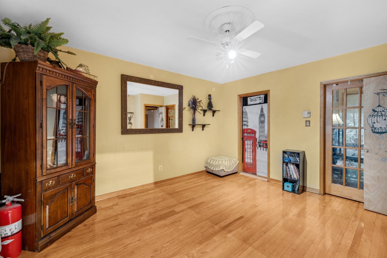 Salle familiale — 1971 Rue Chantal, Repentigny