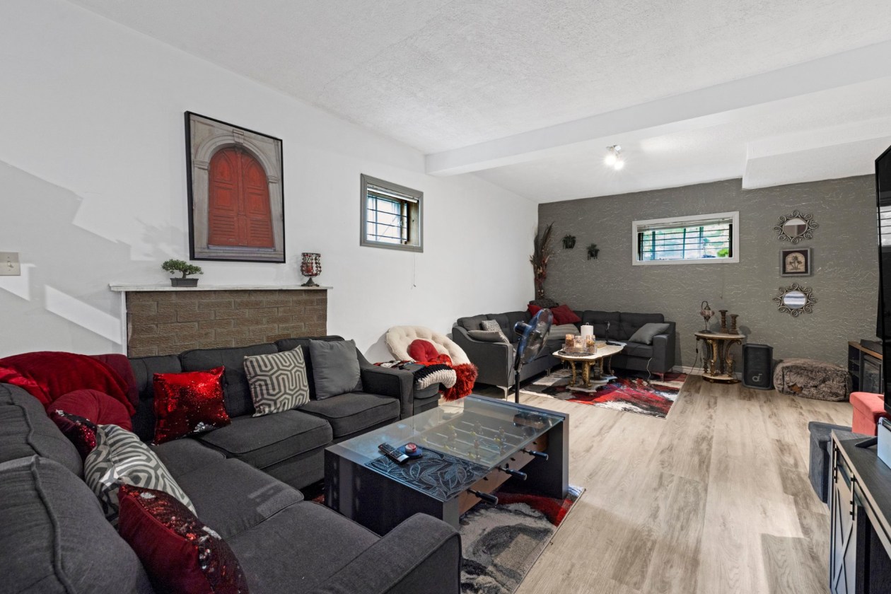 Salle familiale — 1971 Rue Chantal, Repentigny