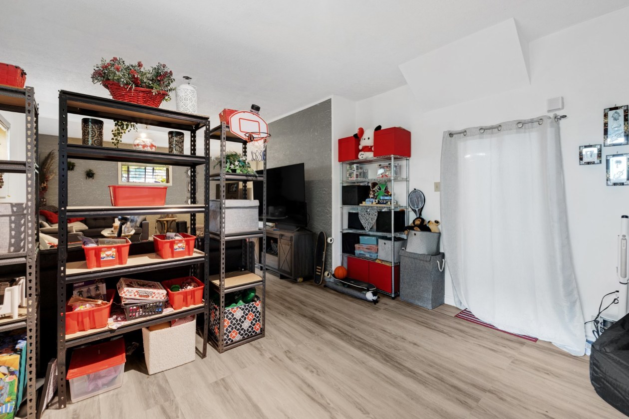 Salle familiale — 1971 Rue Chantal, Repentigny