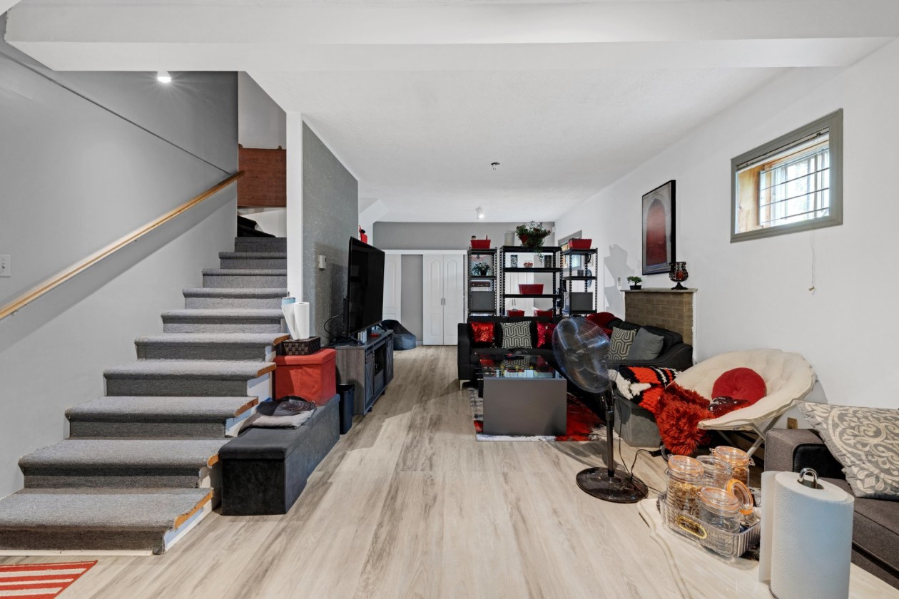 Salle familiale — 1971 Rue Chantal, Repentigny
