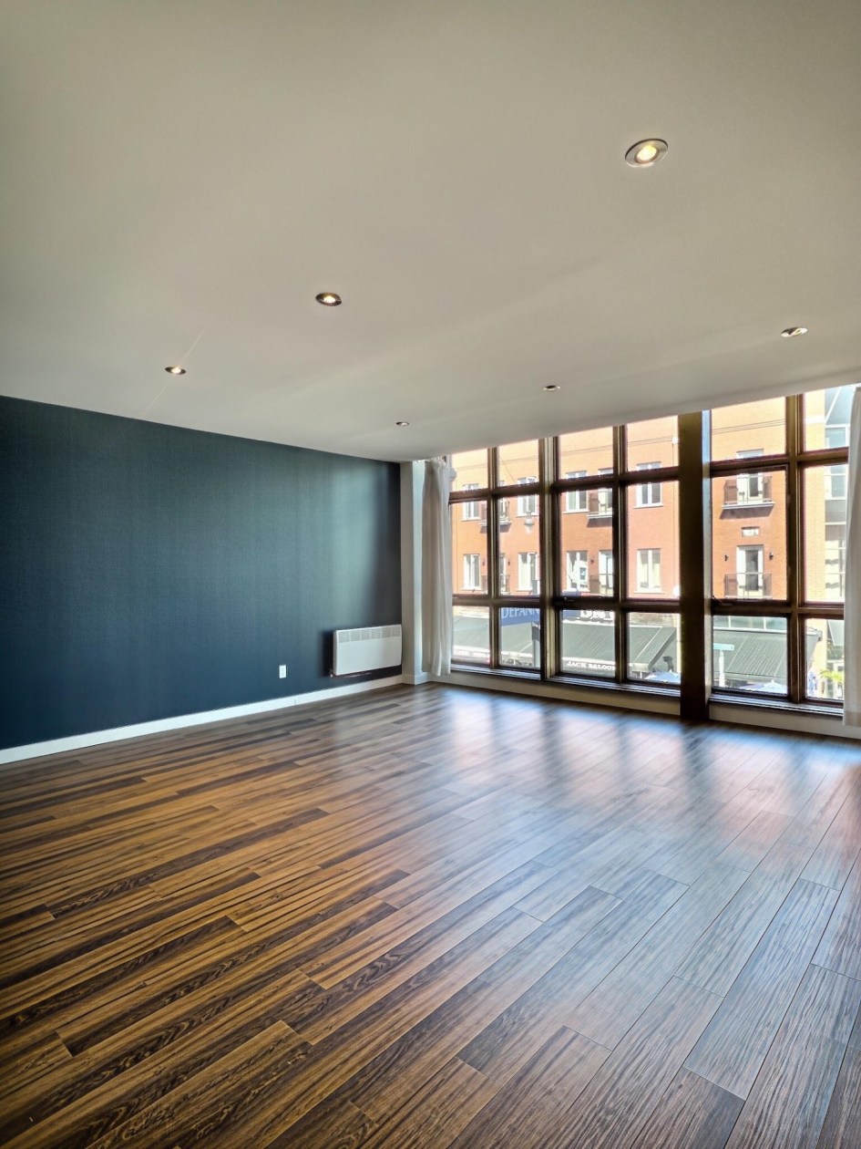 Salon — 325 Rue des Forges, Trois-Rivières