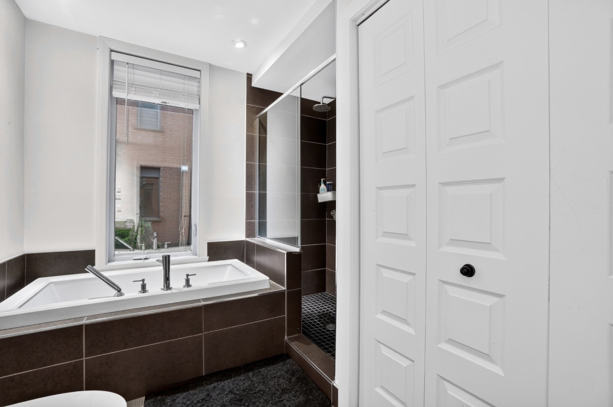 Salle de bains — 3300 Rue des Francs-Bourgeois, Boisbriand