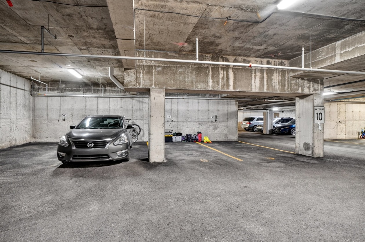 Garage — 3300 Rue des Francs-Bourgeois, Boisbriand