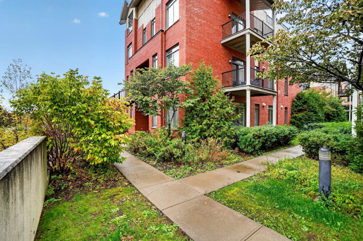 Façade — 3300 Rue des Francs-Bourgeois, Boisbriand