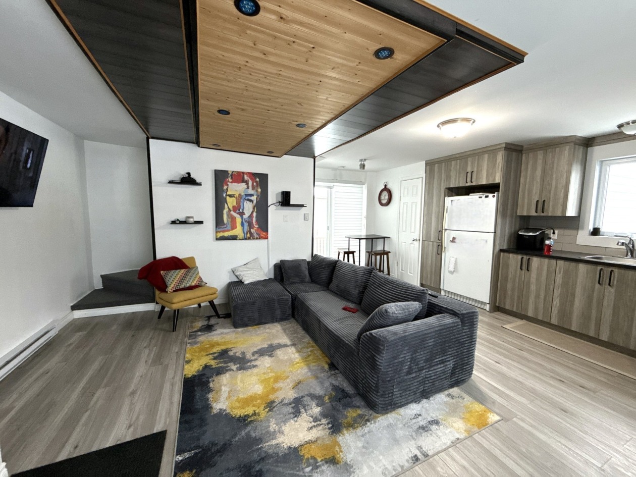 Salon — 106 - 110 Rue St-Joseph, Baie-Saint-Paul