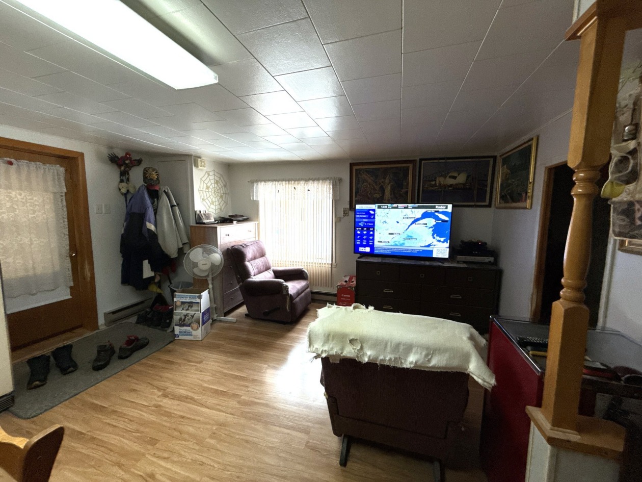 Salon — 106 - 110 Rue St-Joseph, Baie-Saint-Paul