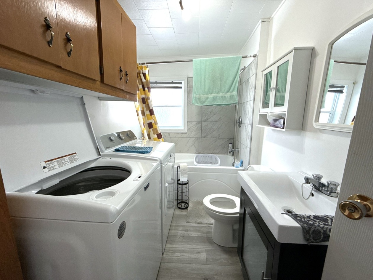 Salle de bains — 106 - 110 Rue St-Joseph, Baie-Saint-Paul