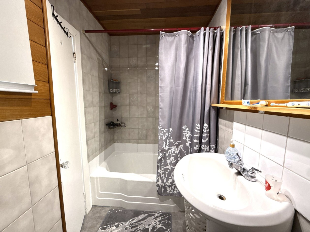 Salle de bains — 106 - 110 Rue St-Joseph, Baie-Saint-Paul