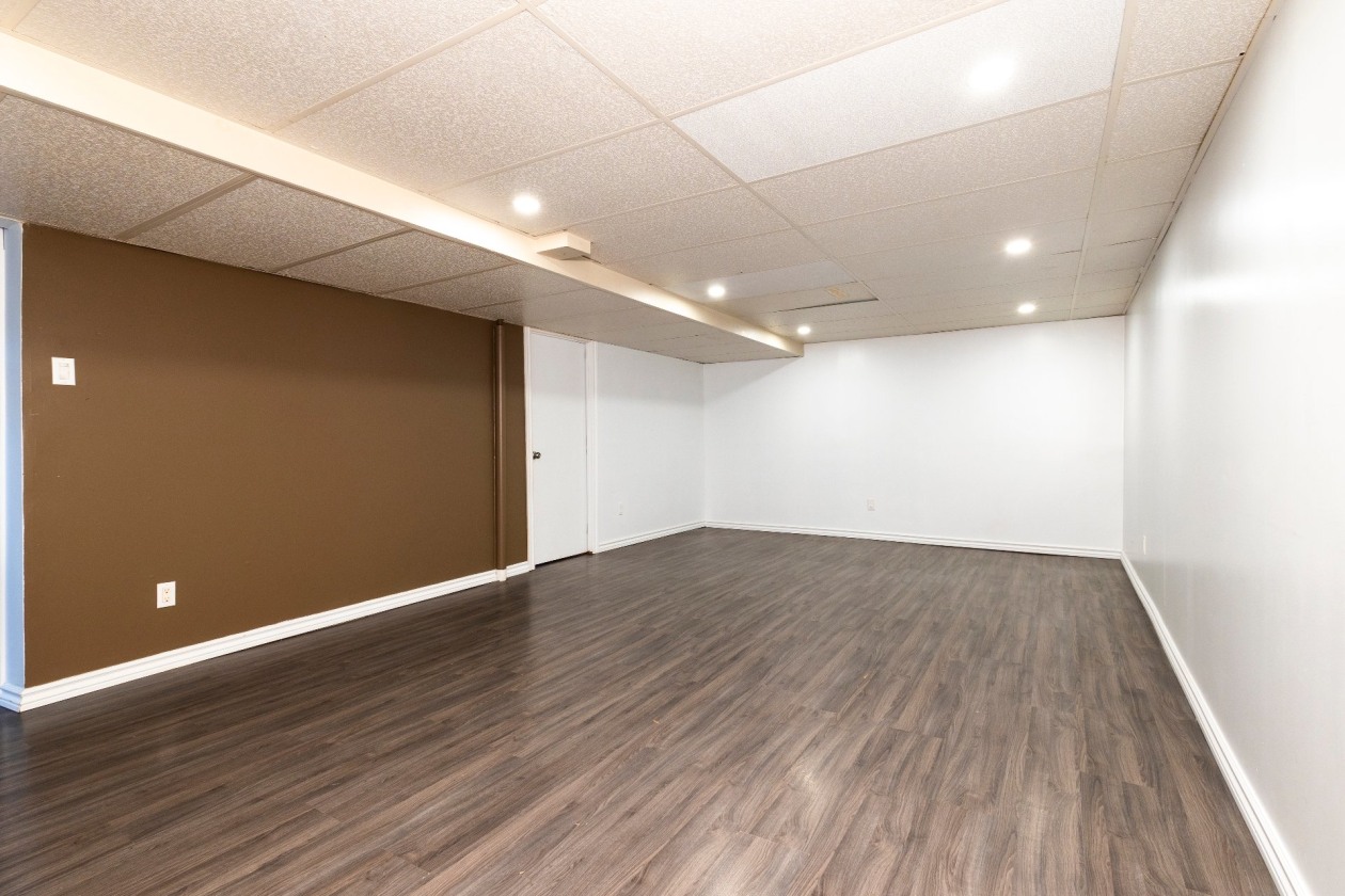Salle familiale — 53 Boul. St-Francis, Châteauguay