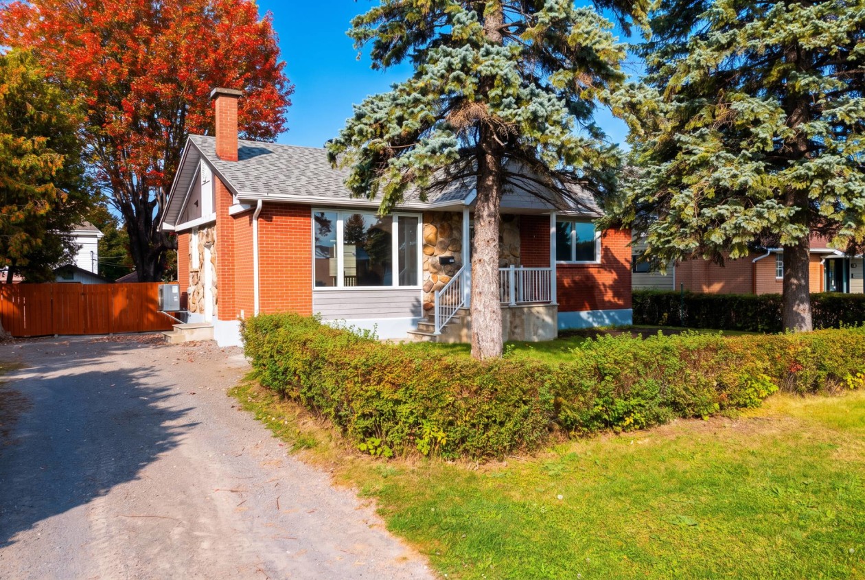Façade — 53 Boul. St-Francis, Châteauguay
