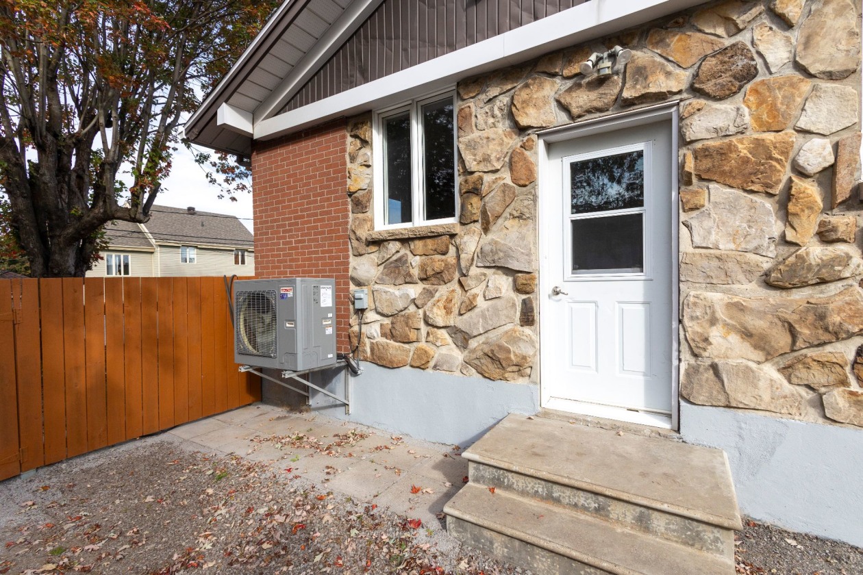 Façade — 53 Boul. St-Francis, Châteauguay