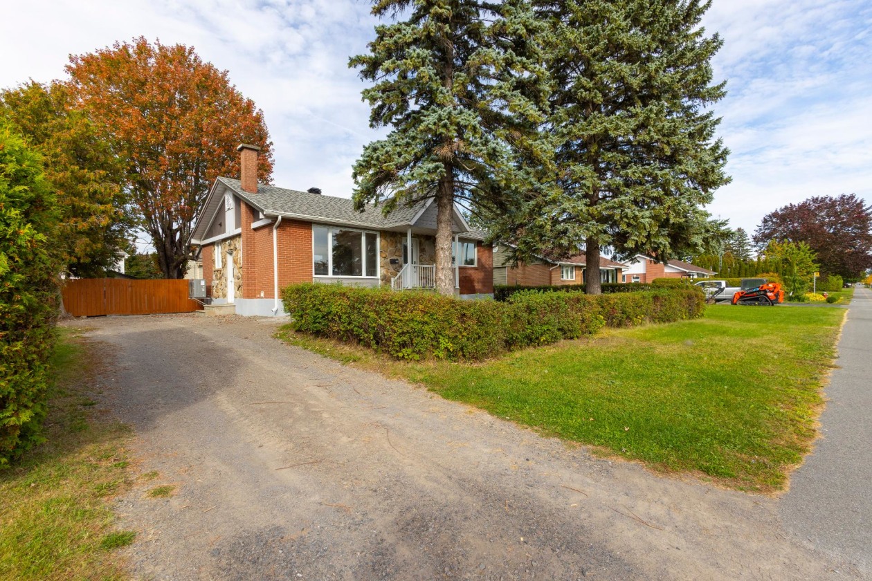 Façade — 53 Boul. St-Francis, Châteauguay