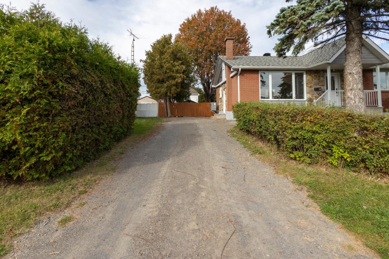Façade — 53 Boul. St-Francis, Châteauguay