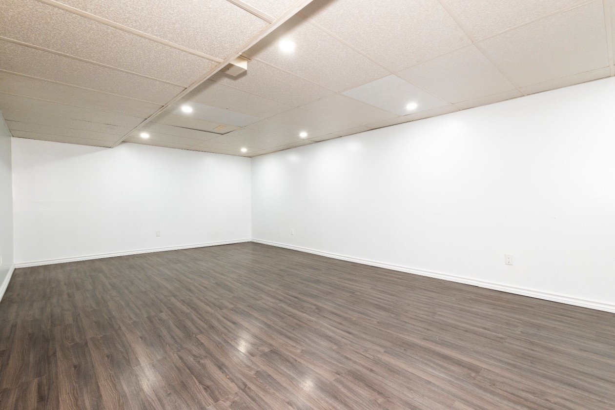 Salle familiale — 53 Boul. St-Francis, Châteauguay