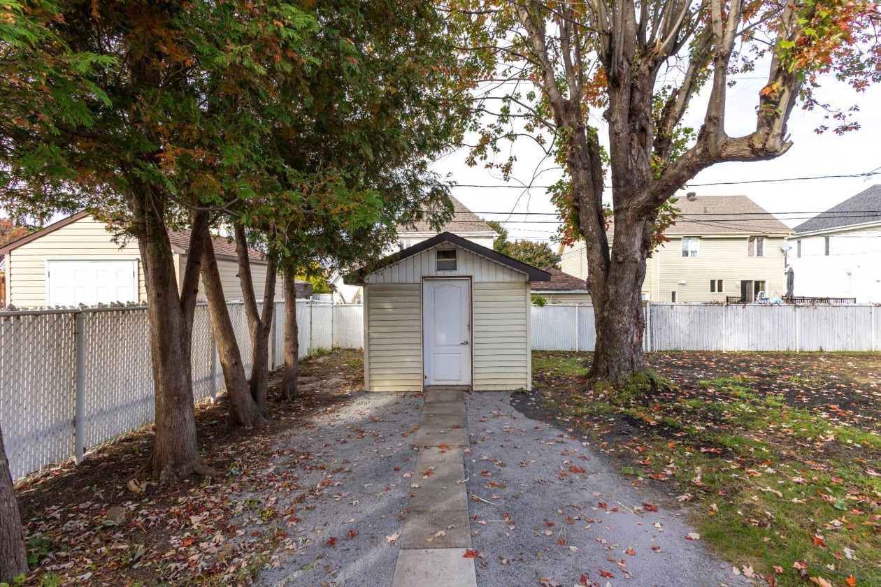 Cour — 53 Boul. St-Francis, Châteauguay