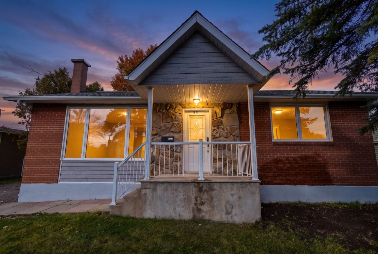 Façade — 53 Boul. St-Francis, Châteauguay