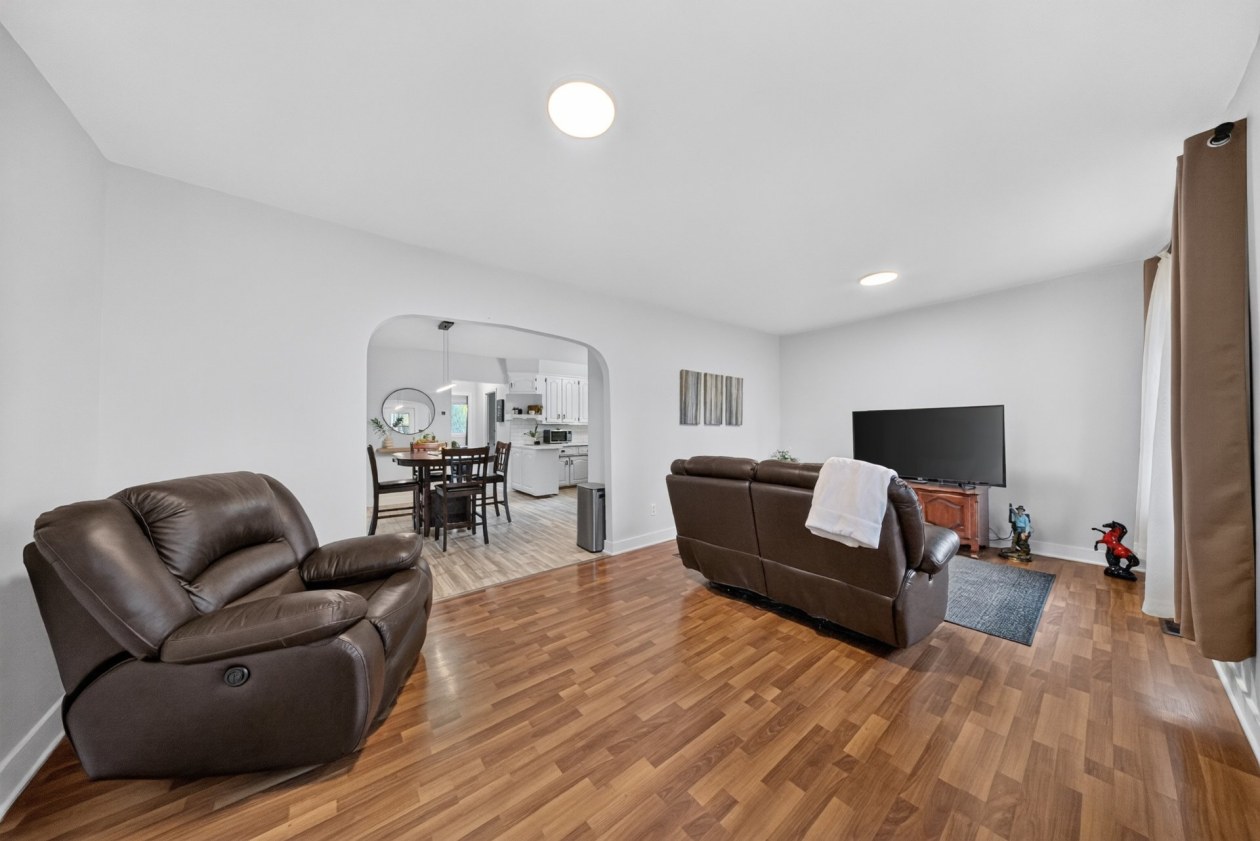 Salon — 322 Ch. de Fontainebleau, Weedon