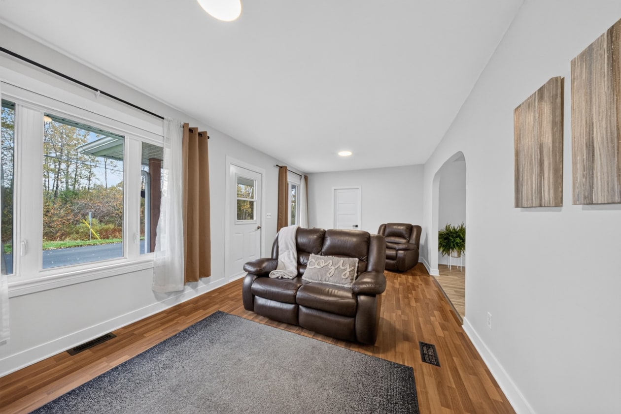 Salon — 322 Ch. de Fontainebleau, Weedon